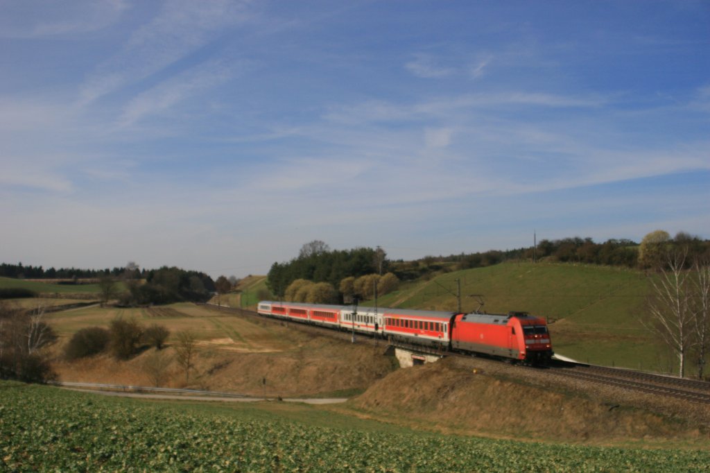 101 062-8 als RE4013 N�rnberg -M�nchen bei Fahlenbach. 24.03.11