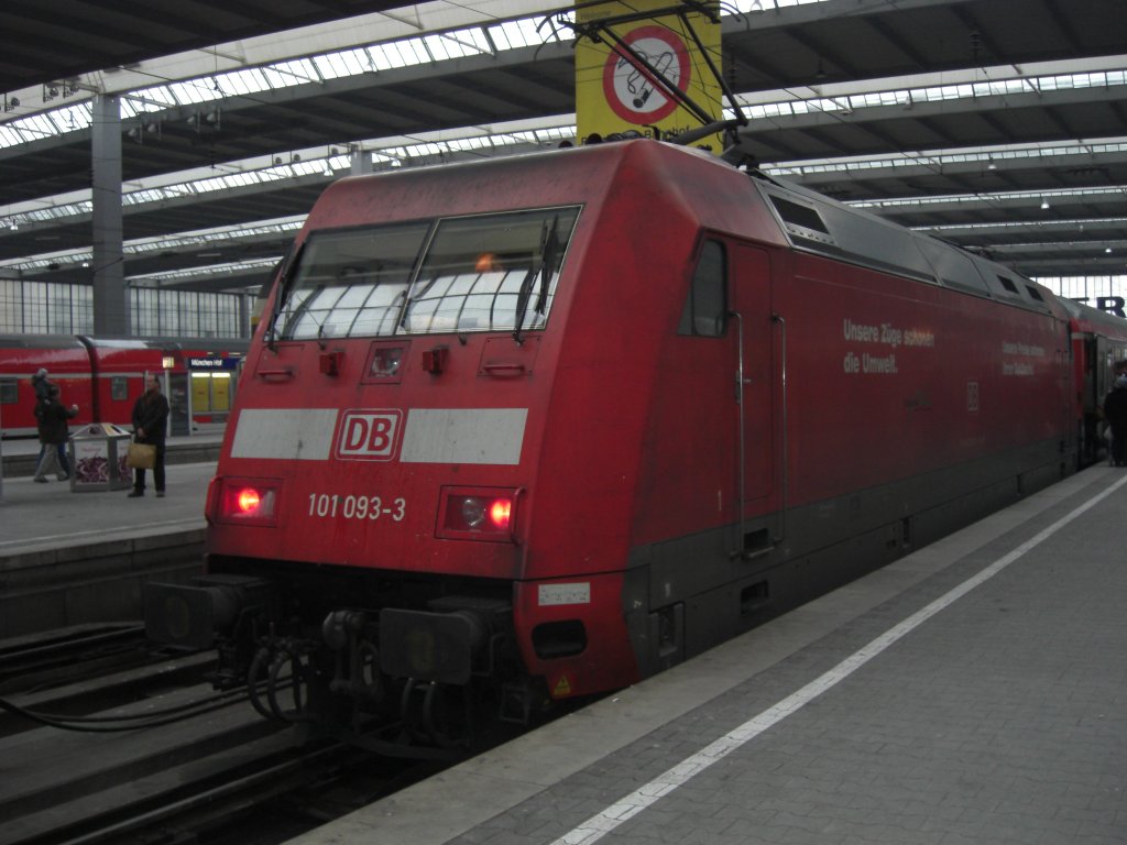 101 093-3 f�hrt sogleich aus dem M�nchener Hauptbahnhof aus. Aufgenomme
am 5. Februar 2010.