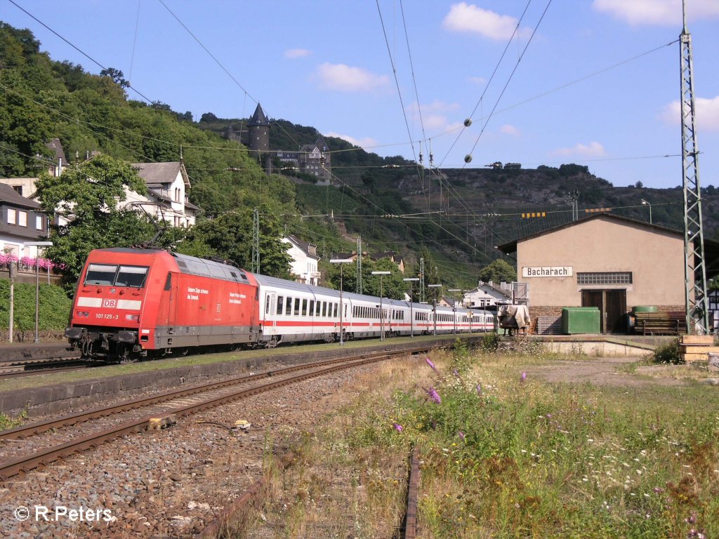 101 125-3 durchf�hrt Bacharach mit den IC 2116 Stuttgart-Stralsund. 24.07.08
