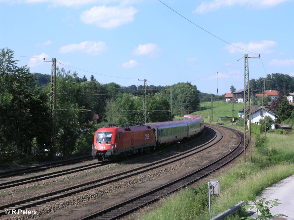 1016 003-4 durchf�hrt Hellwang-Elixhausen mit den �BB IC642 Salzburg Hotel IBIS. 13.06.09
