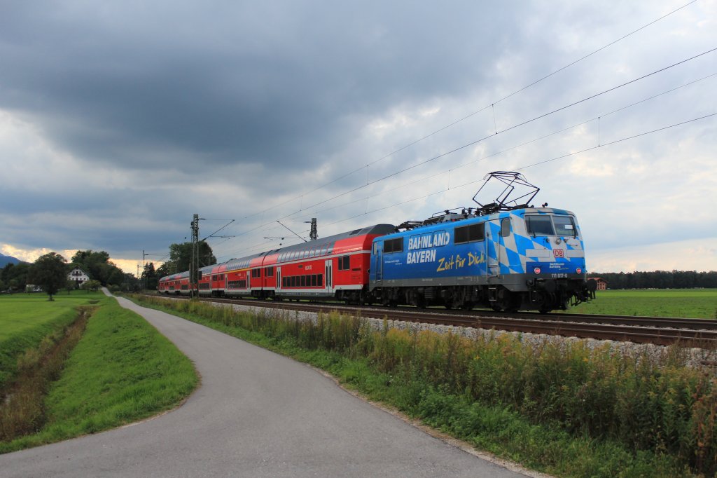 111 017-0  Bahnland Bayern  f�hrt am 15. September in Richtung M�nchen in ein Gewitter.