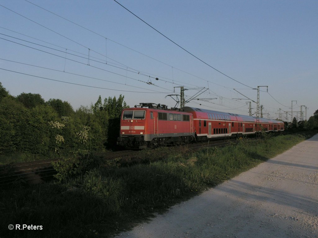 111 179-6 mit RE4268 Passau - N�rnberg (RADLZUG) in Obertraubling. 07.05.11