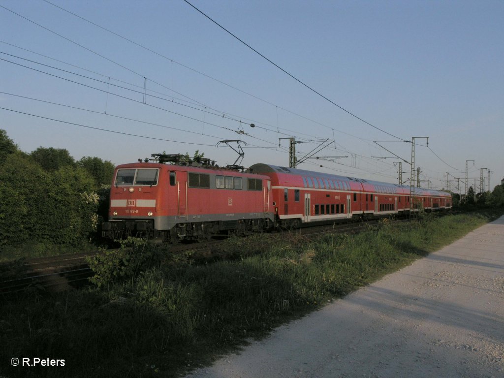 111 179-6 mit RE4268 Passau - N�rnberg (RADLZUG) in Obertraubling. 07.05.11