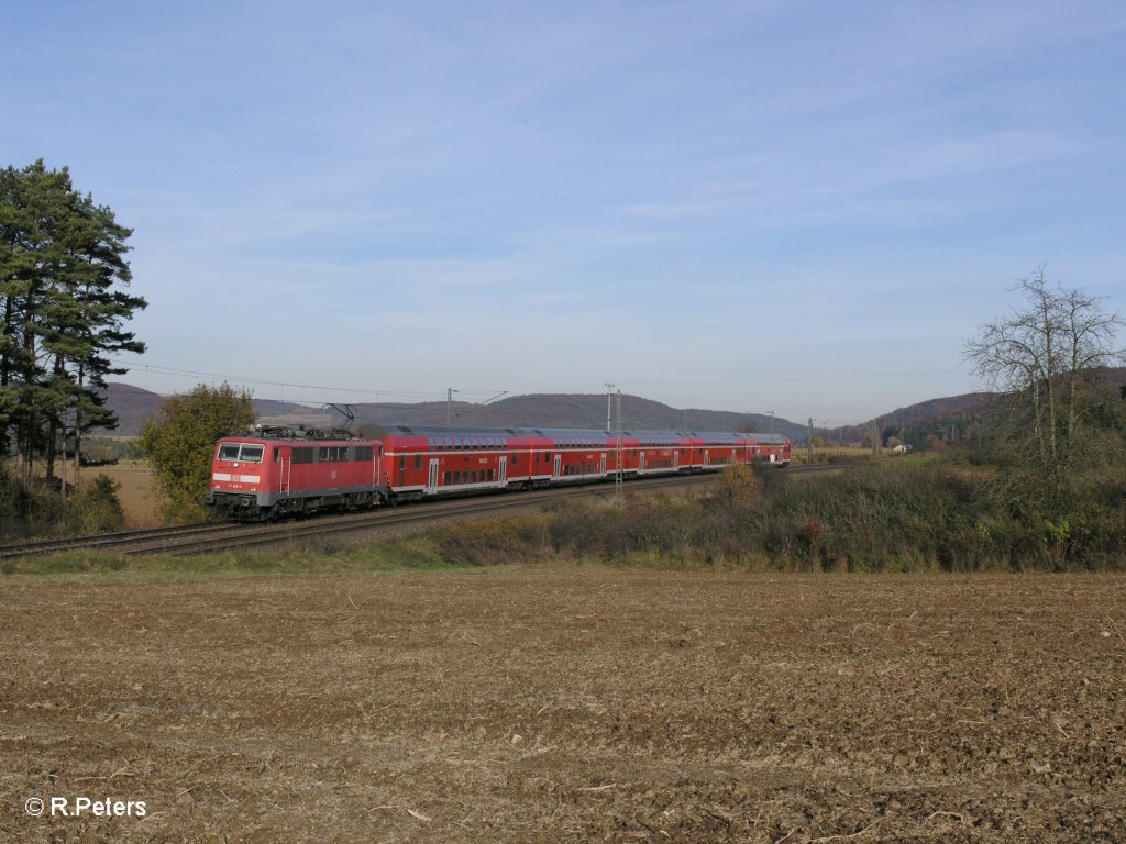 111 218-4 mit RE 4248 M�nchen – N�rnberg bei Darshofen. 29.10.10
