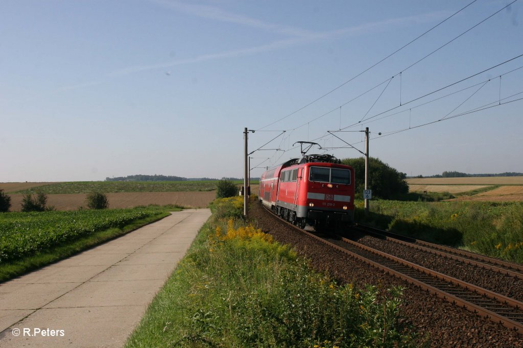 111 219-2 als RE 4252 M�nchen - N�rnberg bei Altegolsheim. 03.08.11
