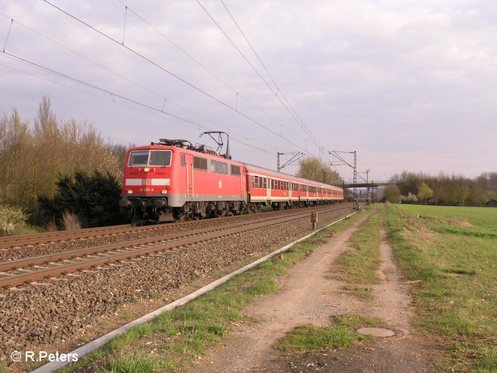 111 225-9 zieht bei Th�ngersheim eine RB Schweinfurt. 12.04.08