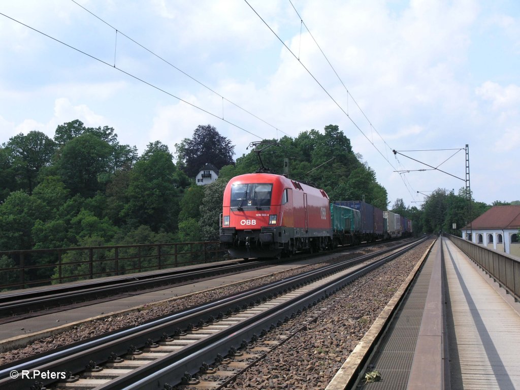 1116 022-4 zieht ein Containerzug �ber die Donaubr�cke bei regensburg-Pr�fering. 09.05.09
