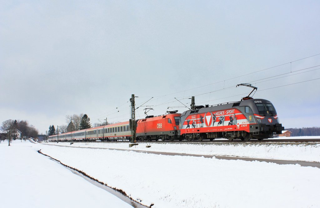 1116 138-9 und 1116 056-3 mit einem Korridorzug in Richtung Salzburg am 16. Februar 2013, bei �bersee am Chiemsee unterwegs.