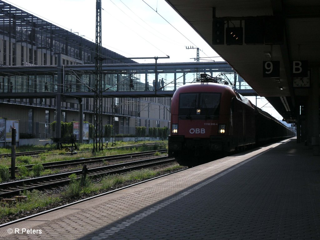 1116 248-4 durchf�hrt Regensburg HBF mit ein gedeckten G�terzug. 09.05.09