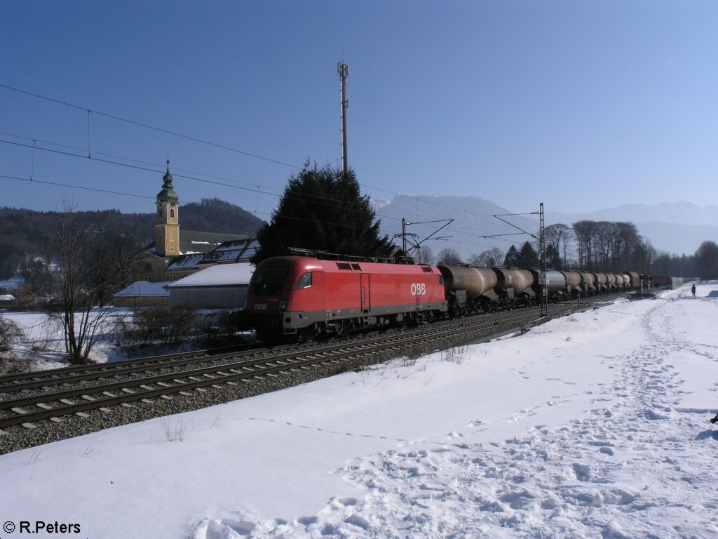 1116 280-7 zieht einen gemischten G�terzug nach Deutschland bei Niederaudorf. 16.02.10