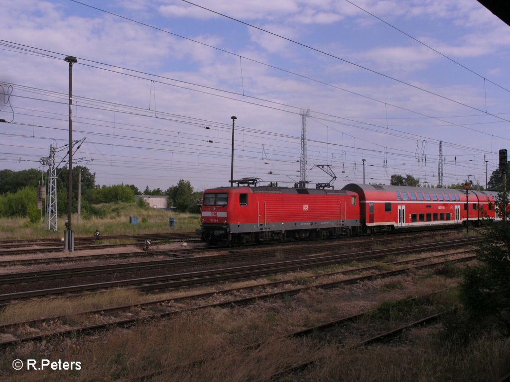 112 108-6 zieht den RE1 aufs Ausweichgleis in Eisenh�ttenstadt. 07.06.08