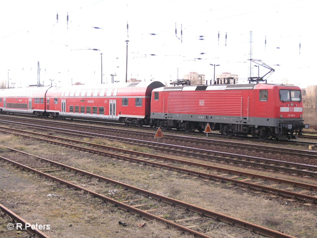 112 165-6 wird in Eisenh�ttenstatd f�r die R�ckfahrt bereit gemacht. 18.03.08
