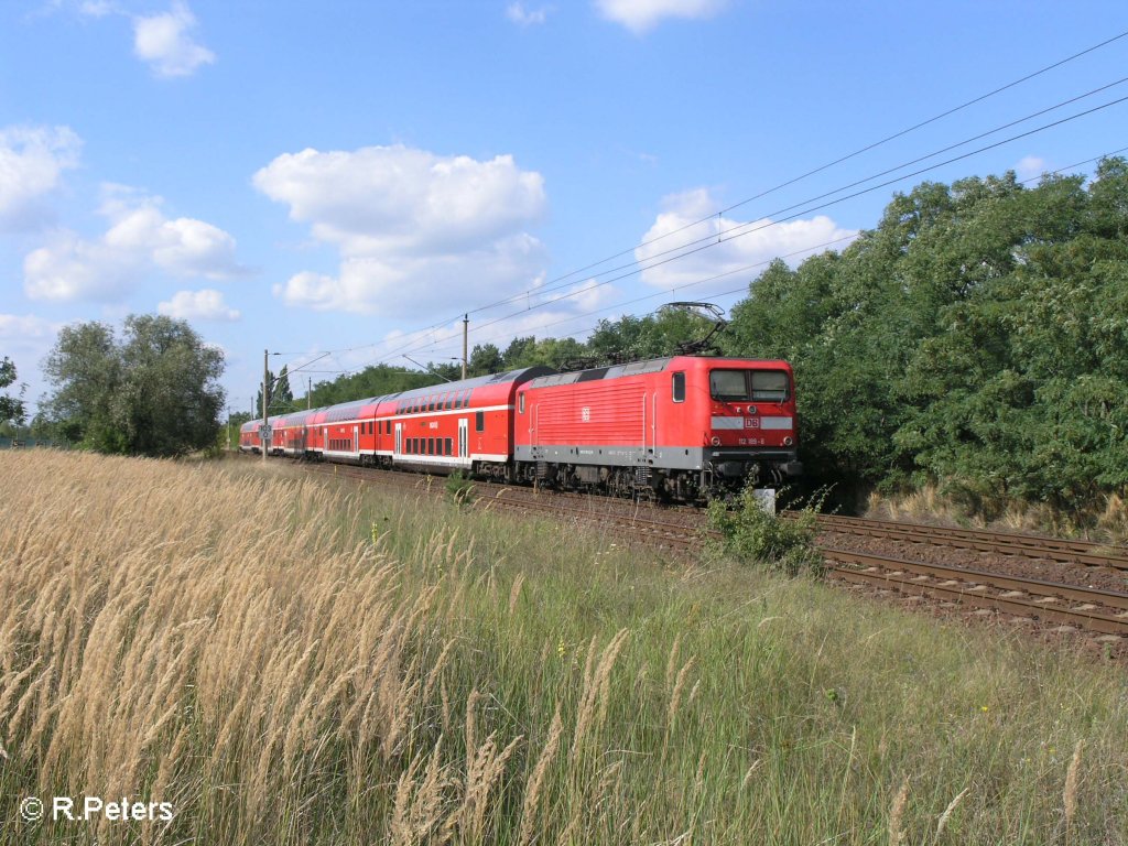 112 189-6 schiebt kurz hinter eisenh�ttenstatd ein RE1 nach magdeburg. 21.08.08