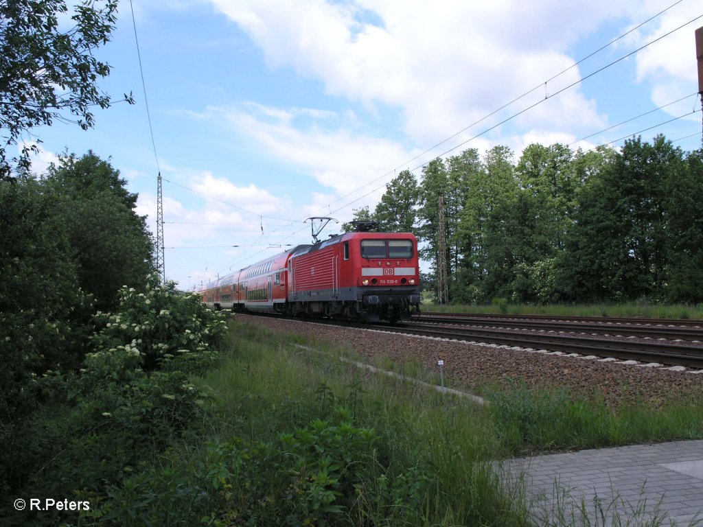 114 030-0 zieht bei Briesen(Mark) den RE38013 Eisenh�ttenstadt. 02.06.09
