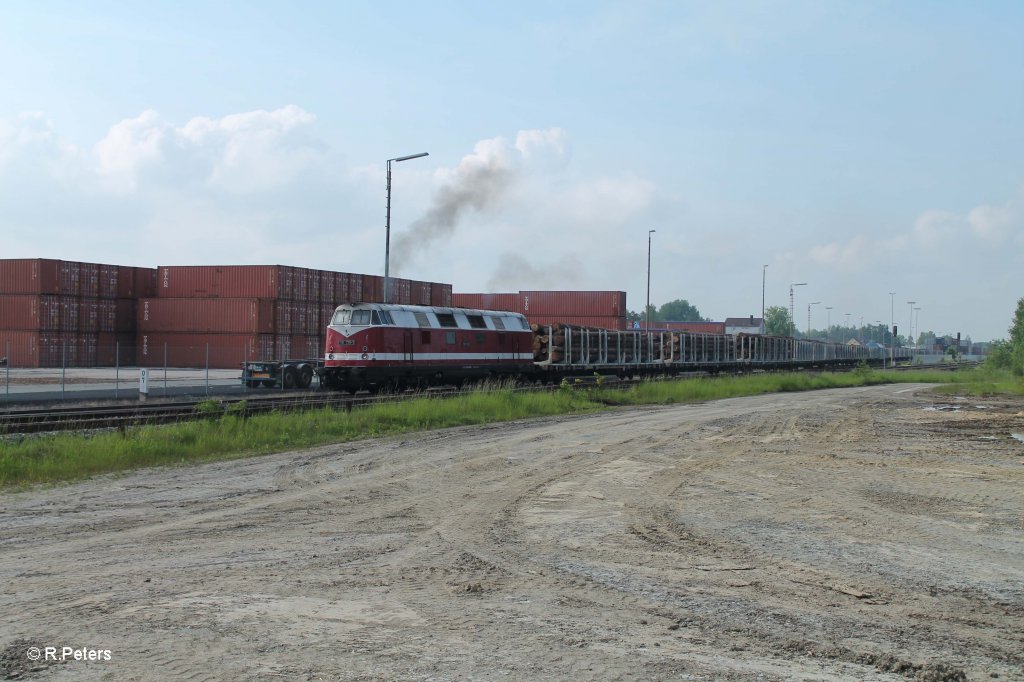 118 770-7 l�sst den Motor aufjaulen udn zzieht den Zug noch einmal ein St�ck raus.