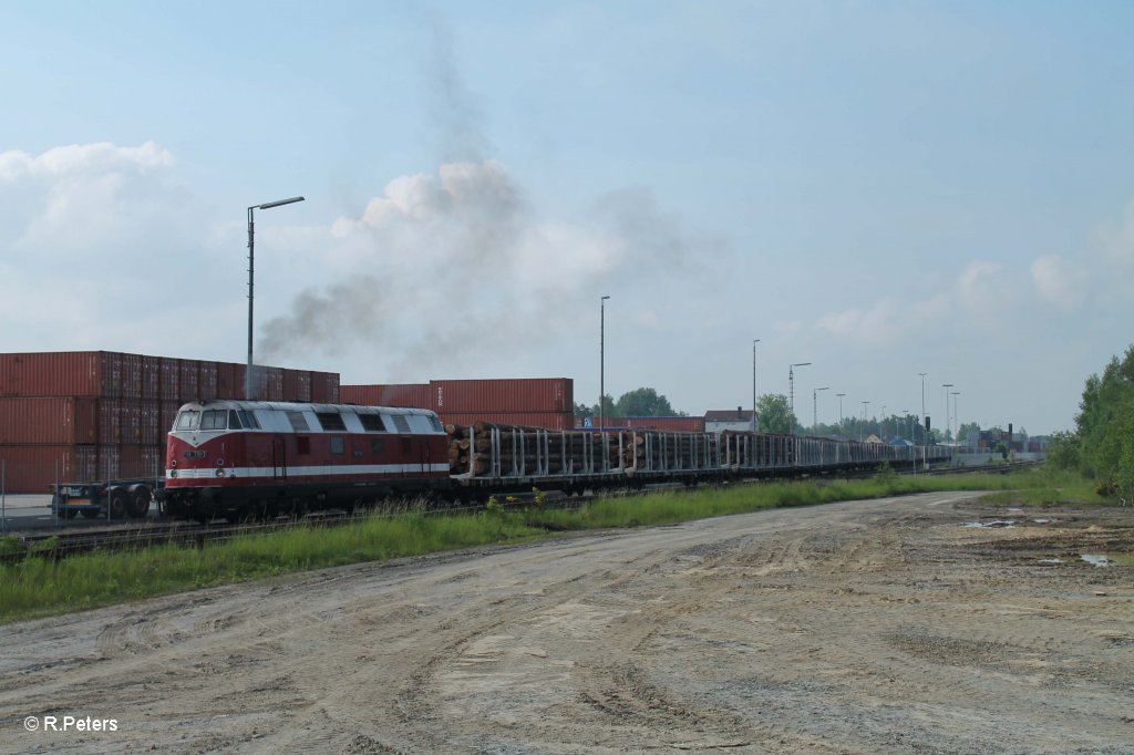 118 770-7 l�sst den Motor aufjaulen udn zzieht den Zug noch einmal ein St�ck raus.