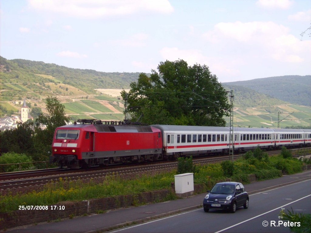 120 144-1 zieht bei Rheindiebach den IC 2024 Stuttgart – M�nster. 25.07.08
