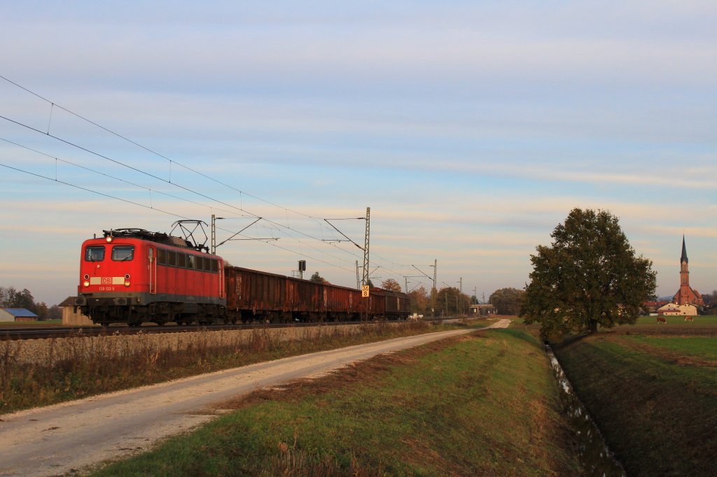 139 132-5 am sp�ten Nachmittag des 8. November 2012 kurz nach �bersee am Chiemsee.