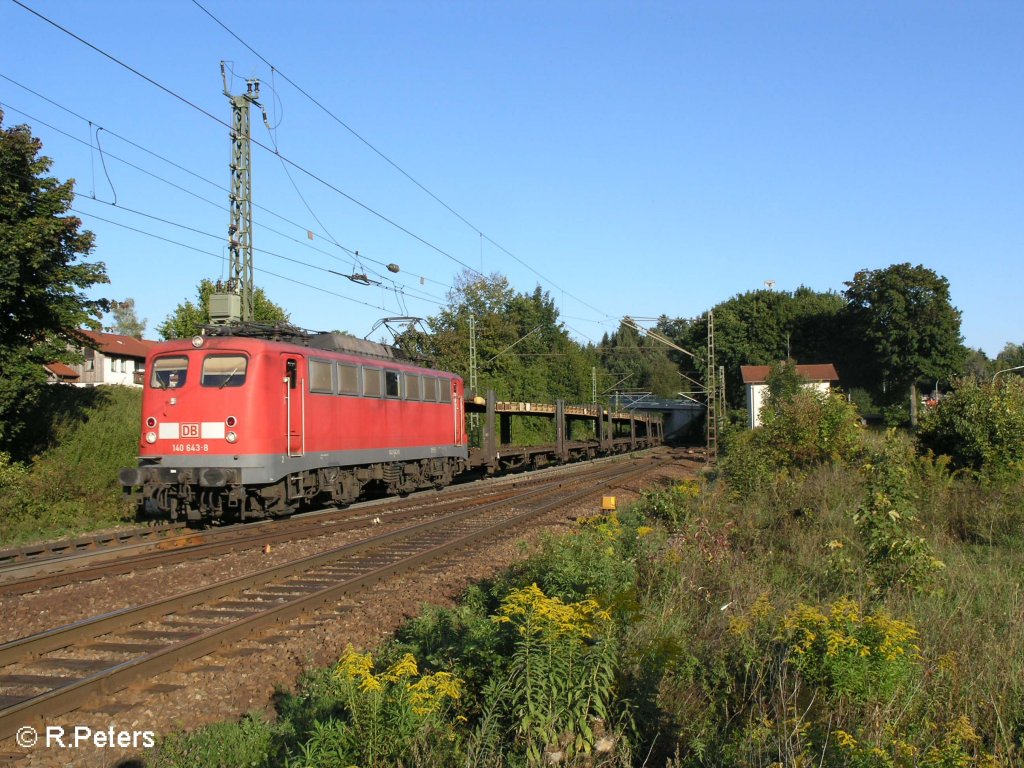 140 643-8 durchf�hrt Undorf mit ein leeren Autozug. 09.09.08