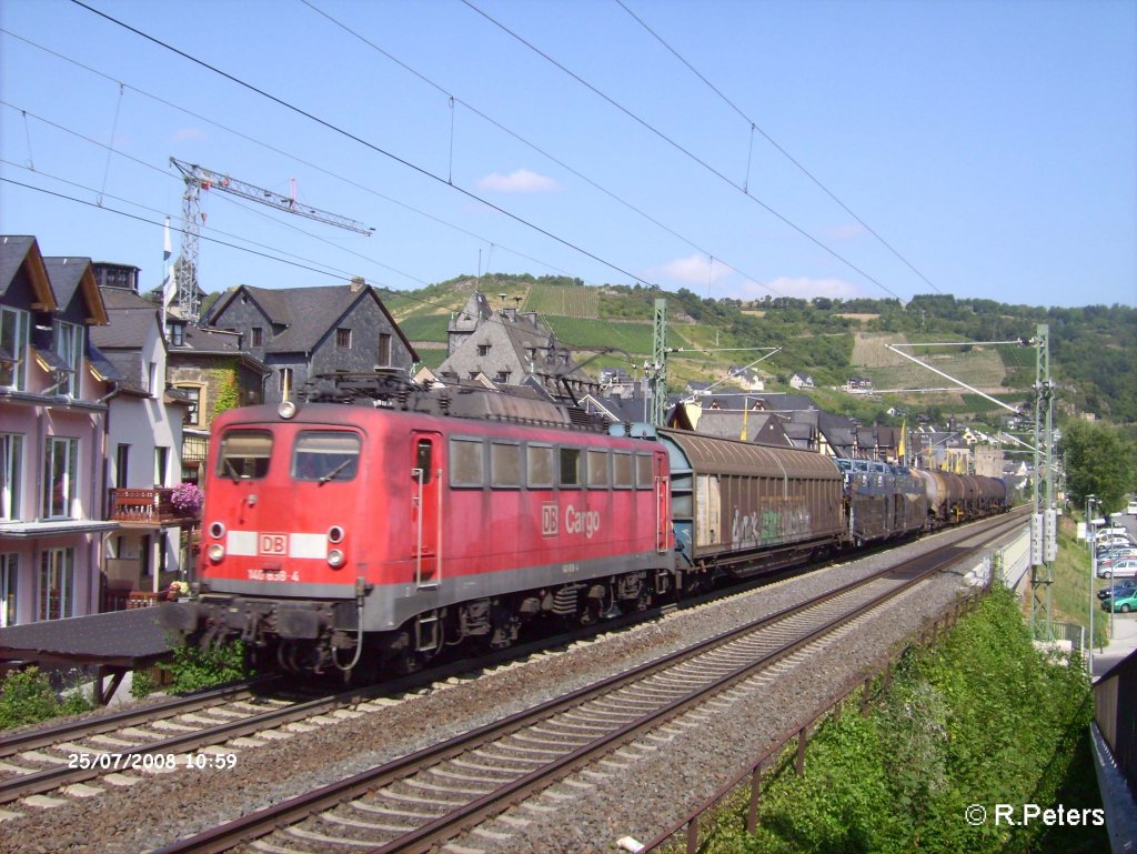 140 838-4 durchf�hrt Oberwesel mit ein kurzen gemischten G�terzug. 25.07.08
