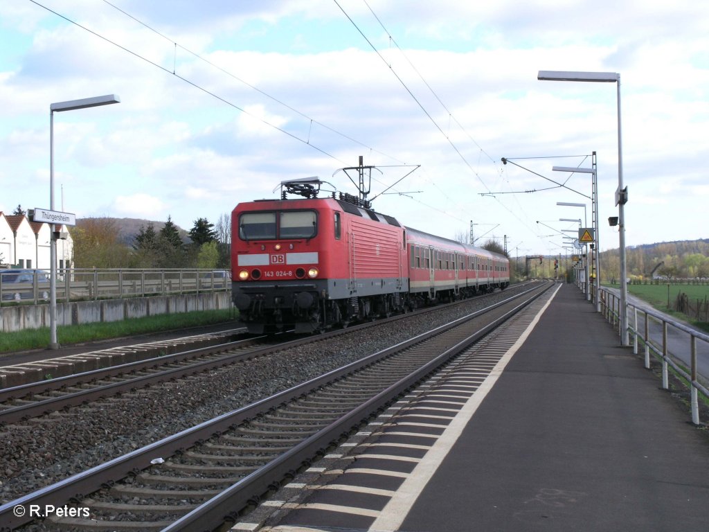 143 024-8 erreicht Th�ngersheim mit einer RB Schl�chtern. 10.04.10