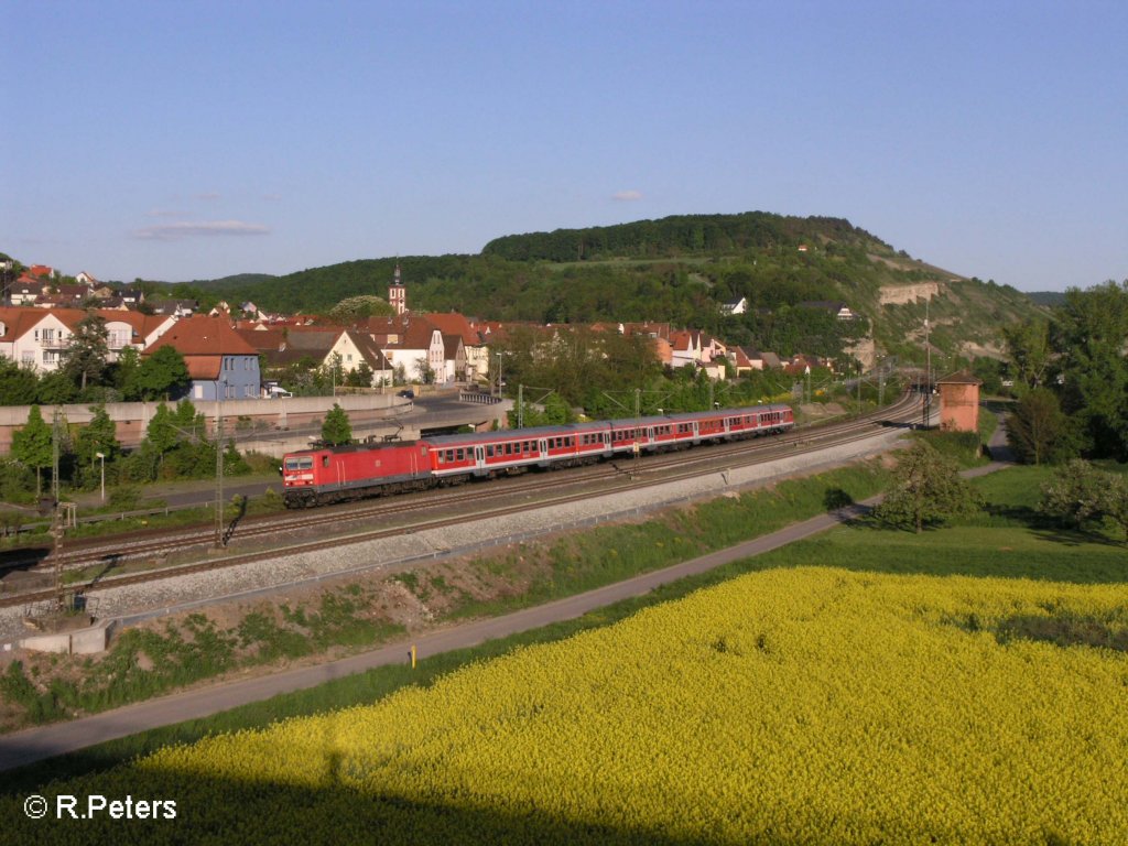 143 052-9 durchf�hrt Retzbach-Zellingen mit einer RB Jossa. 10.05.08