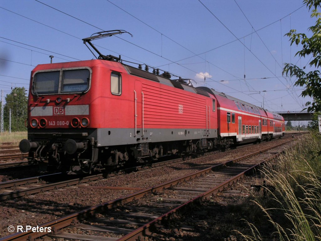 143 080-0 schiebt ihre RB11 Frankfurt/Oder durch Eisenh�ttenstatd. 07.06.08
