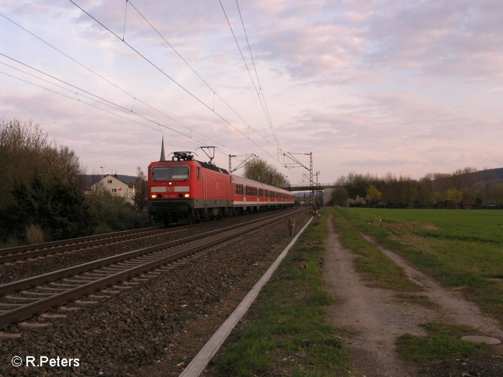143 094-1 zieht eine RB Jossa durchs Maintal bei th�ngersheim. 12.04.08