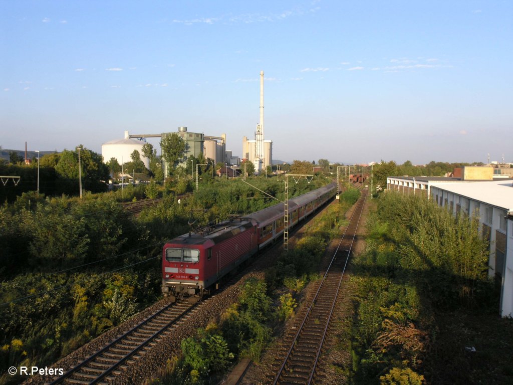 143 100-6 verl�sst Regensburg mit der RB 32127 Plattling geschoben. 27.08.09
