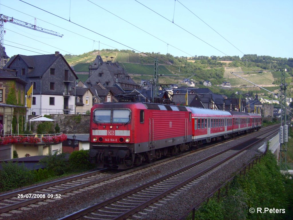 143 164-2 durchf�hrt Oberwesel mit einer RB Mainz. 25.07.08
