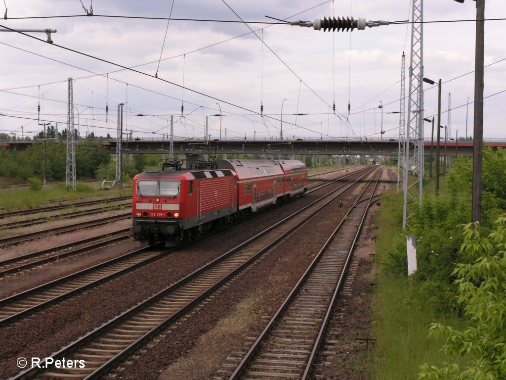 143 305-1 verl�sst Eisenh�ttenstadt mit RB11 Cottbus. 21.05.08
