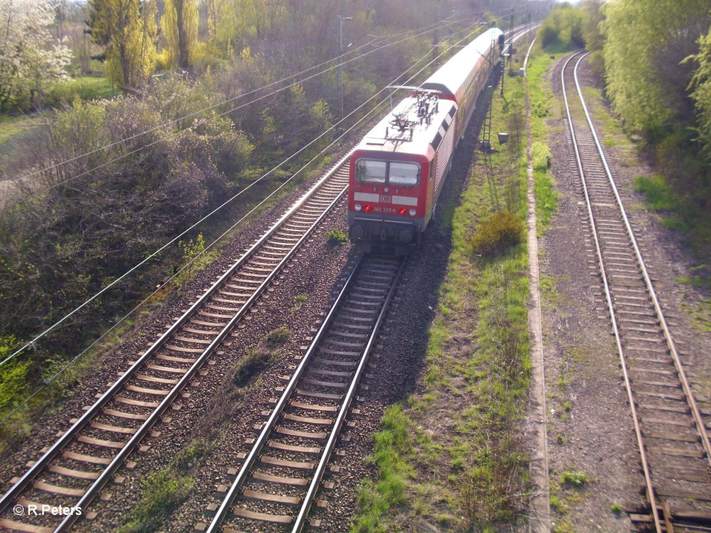 143 327-5 verl�sst Schkeuditz mit der S-Bahn. 22.04.10