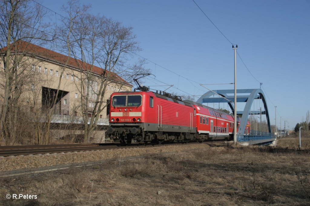 143 333-3 kommt mit RB11 Frankfurt/Ode rin Eisenh�ttenstadt eingefahren. 07.03.11