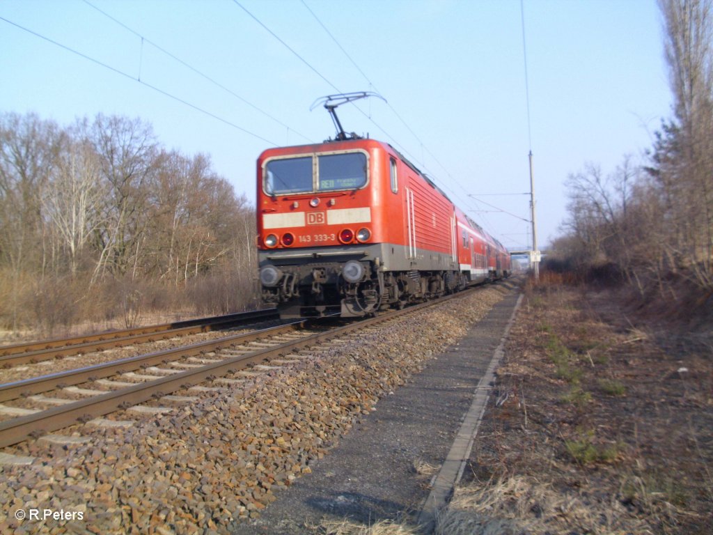 143 333-3 schiebt bei Eisenh�ttenstadt den RE 18204 Frankfurt/Oder.09.03.11