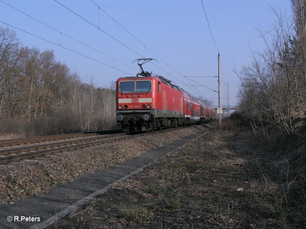 143 333-3 schiebt bei Eisenh�ttenstadt den RE 18204 Frankfurt/Oder.09.03.11