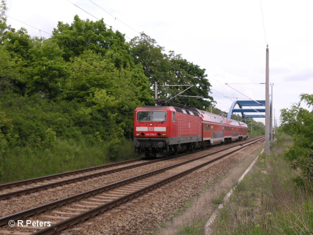 143 576-7 verl�sst Eisenh�ttenstadt mit ein RB11 Cottbus. 21.05.08