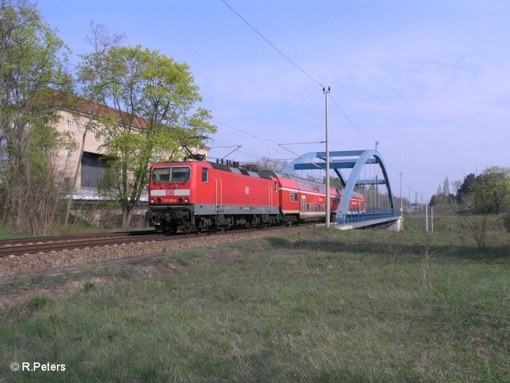 143 809-1 schiebt RE 18206 Frankfurt/Oder durch Eisenh�ttenstadt. 19.04.11
