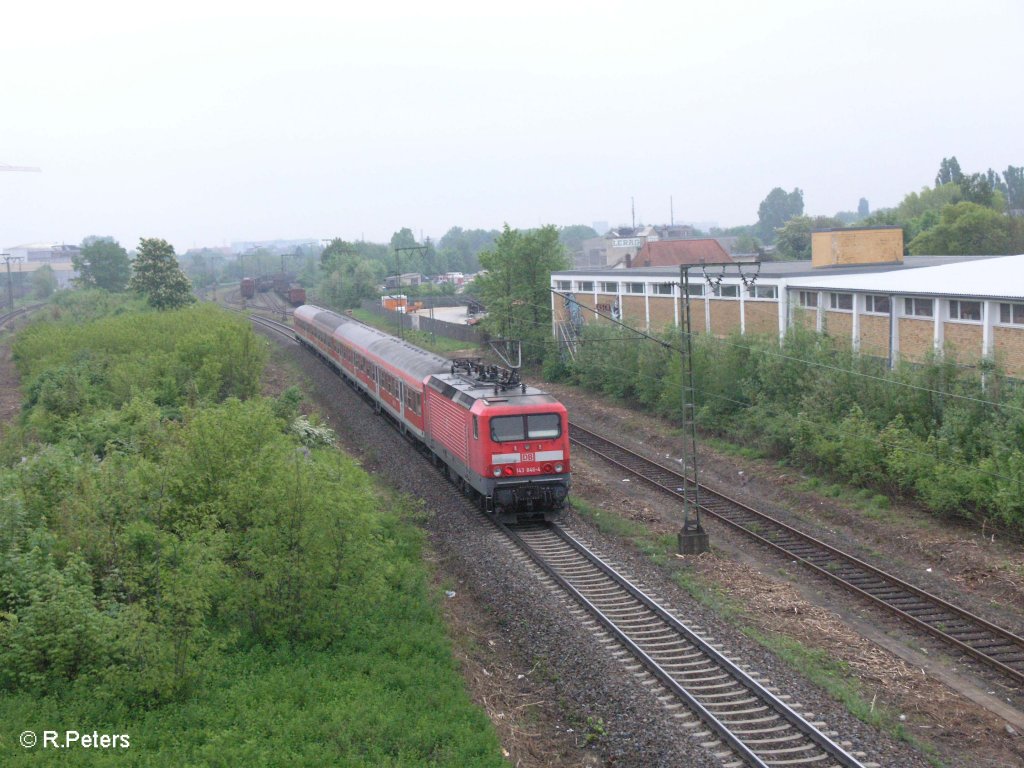143 846-6 schiebt die RB32513 Eggm�hl durch Regensburg HBF.01.05.09