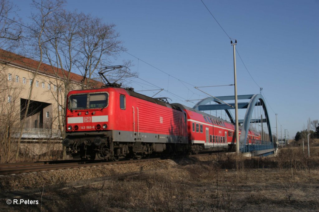 143 868-8 schiebt die RB11 Frankfurt/Oder �ber die Oder-Spress-kanal Br�cke in Eisenh�ttenstadt. 07.03.11