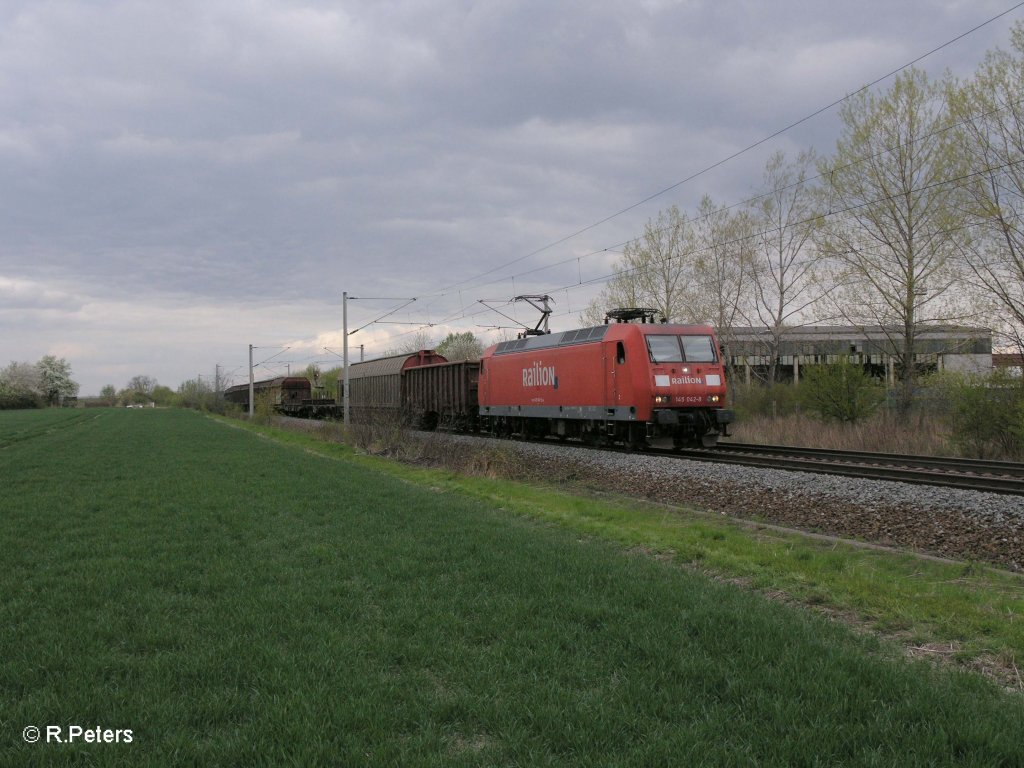 145 042-8 mit gemischten G�terzug bei Podelwitz. 16.04.11