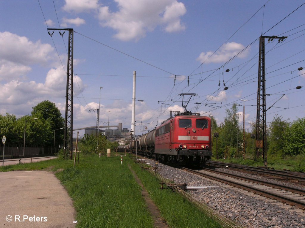 151 015-5 durchf�hrt Regensburg Ost mit ein Keselzug. 03.05.08