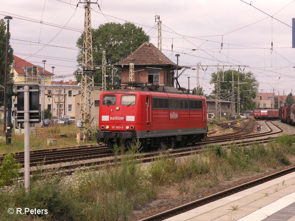 151 063-5 r�ckt in Frankfurt/Oder aus in Richtung Oderbr�cke. 15.07.08