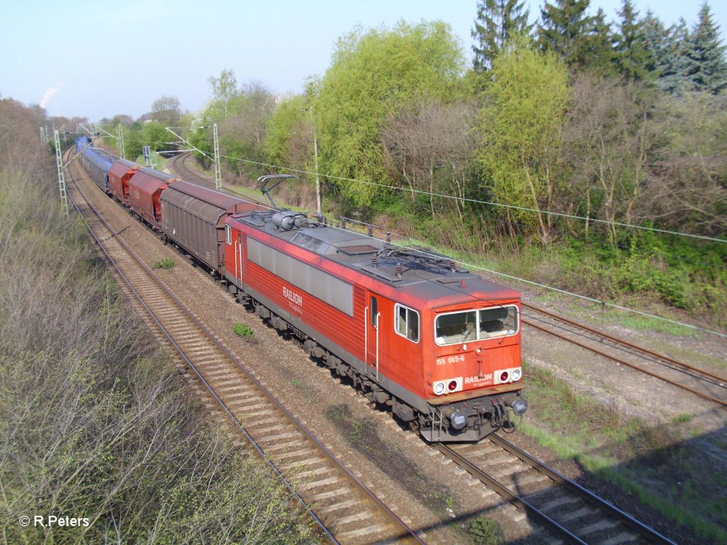 155 065-6 fuhr mit einem gemischtem G�terzug in Schkeuditz ein. 23.04.10