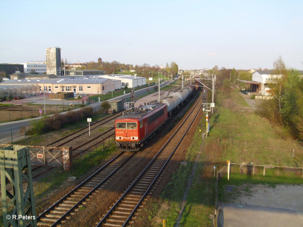 155 087-0 verl�sst Schkeuditz mit einem gemischten G�terzug. 22.04.10