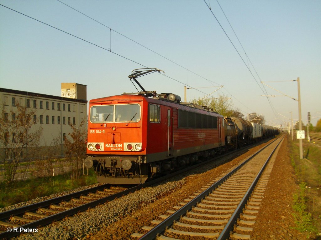 155 104-3 durchfuhr Schkeuditz mit einem gemischtem G�terzug. 23.04.10