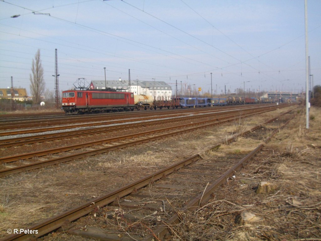 155 107-8 mit einem gemischten G�terzug in Leipzig Sch�nfeld. 05.03.11