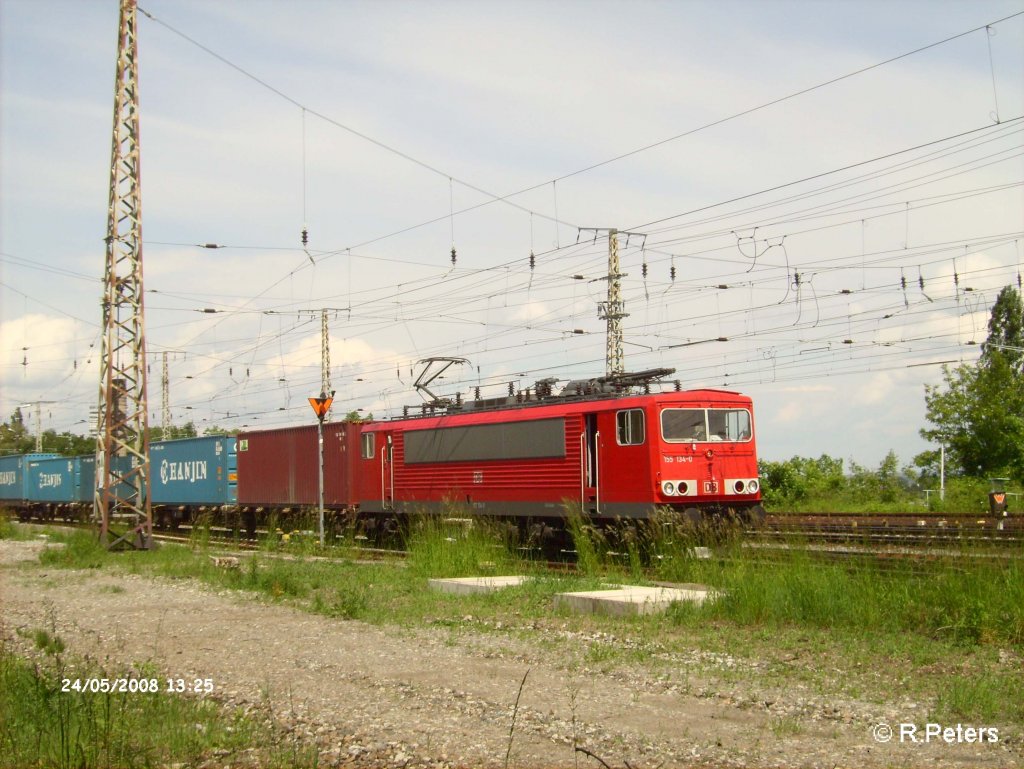 155 134-0 verl�sst Frankfurt/Oder mit ein Containerzug zur Oderbr�cke. 24.05.08