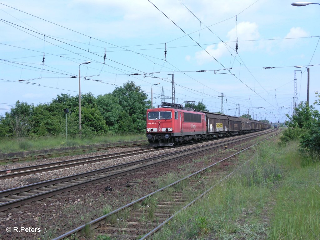 155 163-9 zieht ein gedeckten G�terzug durch Saarmund. 01.06.09