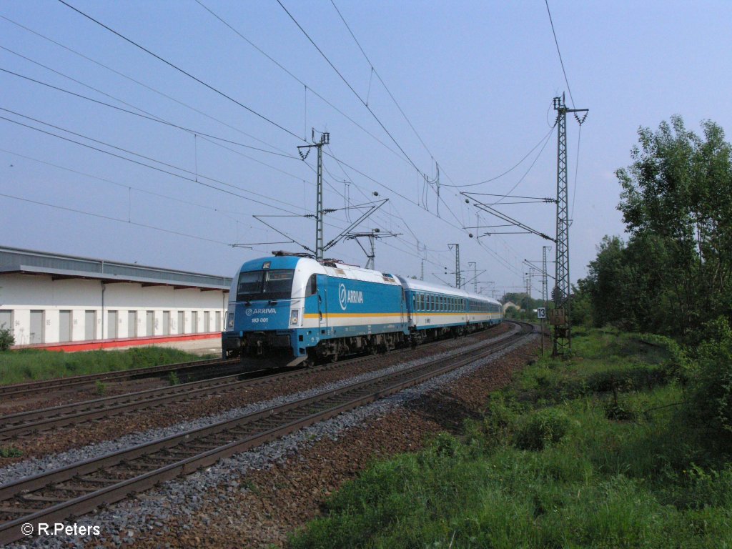 183 001 zieht den ALX37983 nach M�nchen durch Obertraubling. 01.05.09
