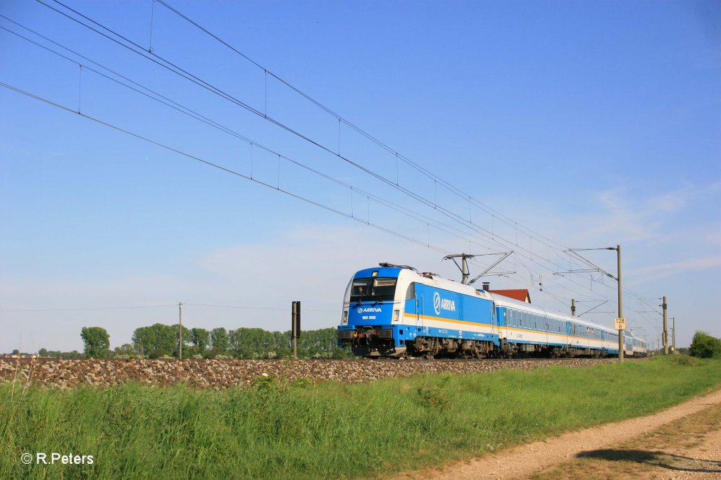 183 002 mit den ALX84112 nach Regensburg bei K�fering. 07.05.11